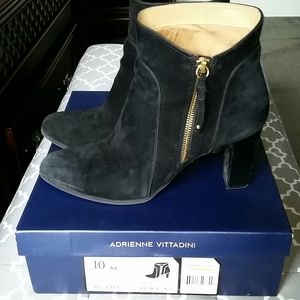 Adrienne Vittadini Av-taki suede booties